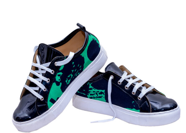 Kiatu Sneakers